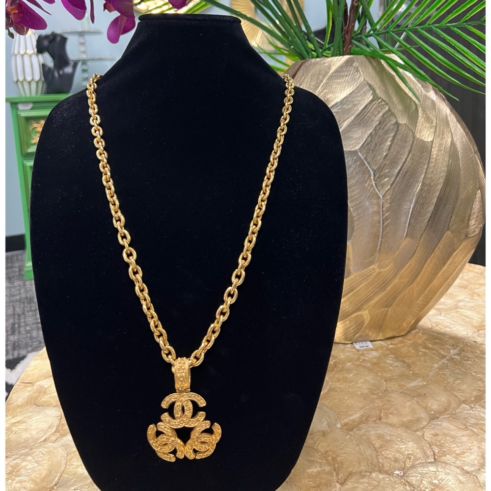 CHANEL Gold Pendant Necklace CC